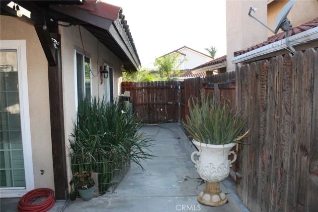 187 Mistletoe Drive, Corona, CA 92879