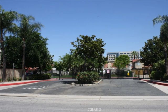 187 Mistletoe Drive, Corona, CA 92879