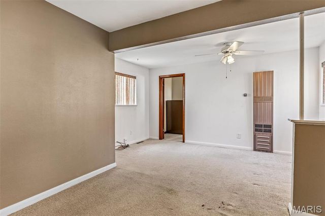 8907 Spur Lane, St Louis, MO 63121