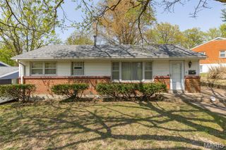 8907 Spur Lane, St Louis, MO 63121