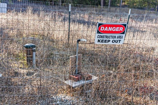 12818 E Bridges Rd, Elk, WA 99009