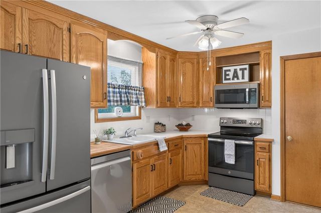 705 Pine Crest Avenue, Kearney, MO 64060