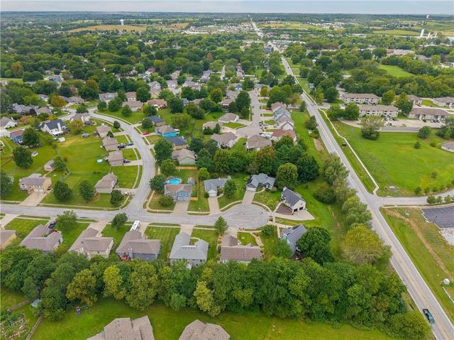 705 Pine Crest Avenue, Kearney, MO 64060