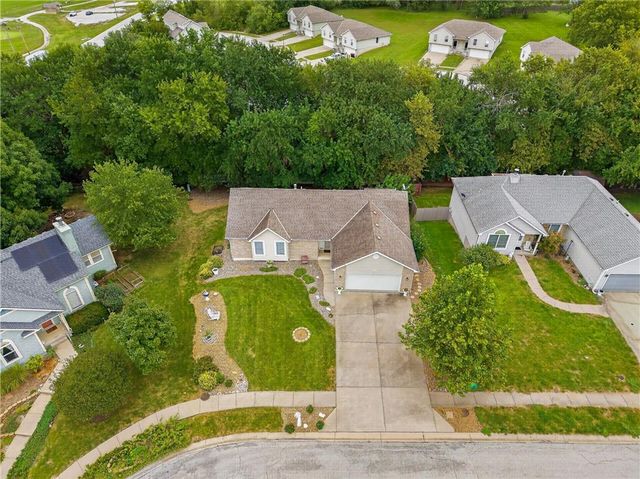 705 Pine Crest Avenue, Kearney, MO 64060