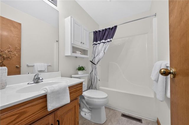 705 Pine Crest Avenue, Kearney, MO 64060