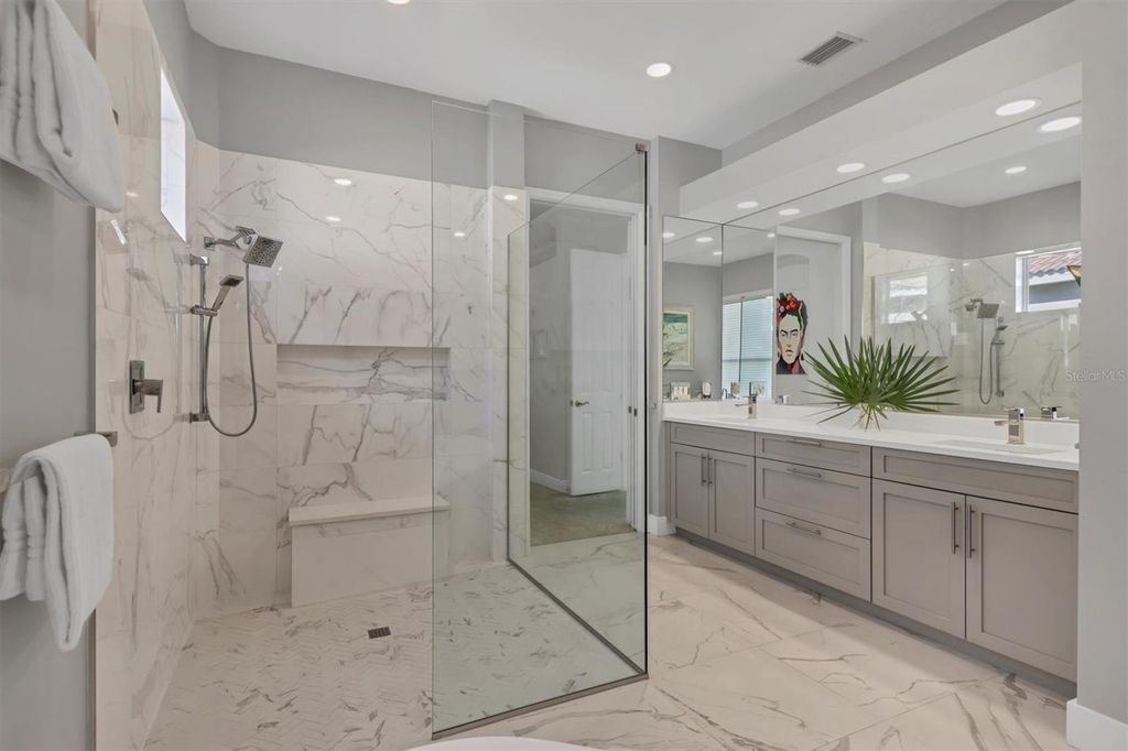 Image 20 of property listing at 8135 ABINGDON COURT, University Park, FL 34201