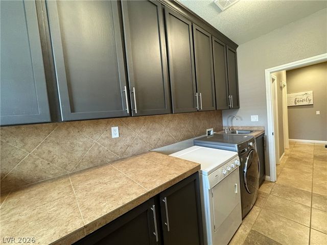 8804 Willow Cabin Street, Las Vegas, NV 89131