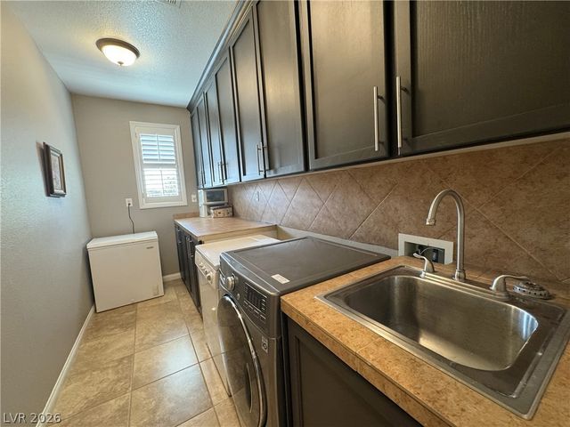 8804 Willow Cabin Street, Las Vegas, NV 89131