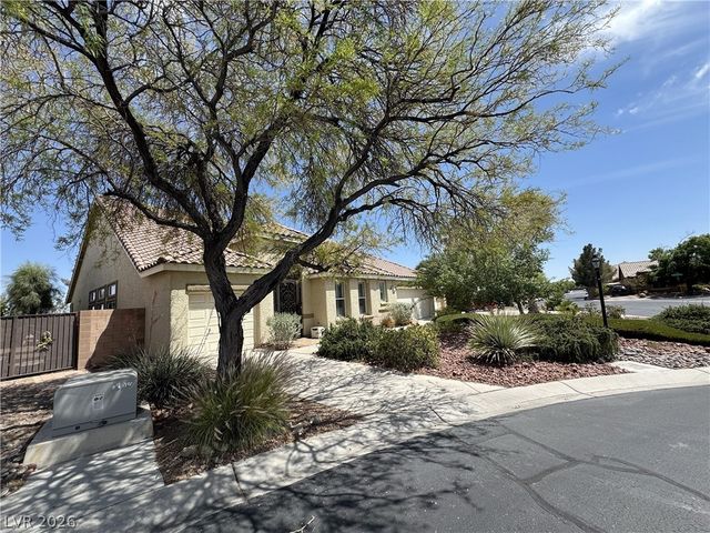 8804 Willow Cabin Street, Las Vegas, NV 89131