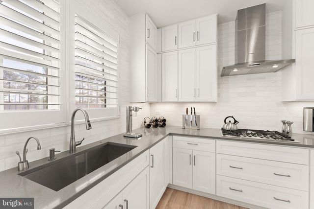 11256 FARADAY PARK DR, Reston, VA 20190