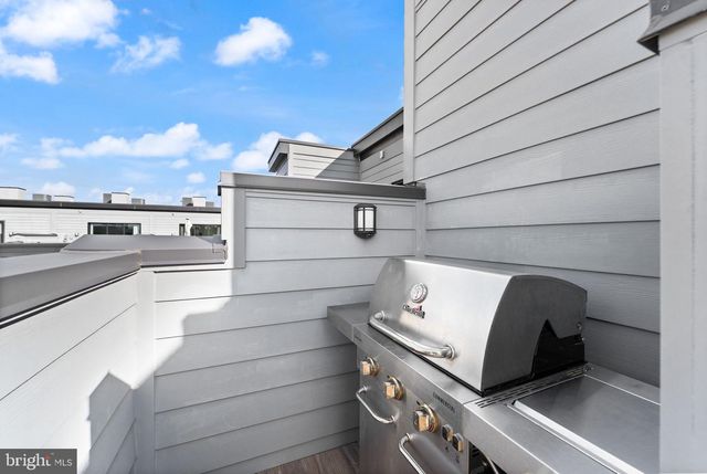 11256 FARADAY PARK DR, Reston, VA 20190