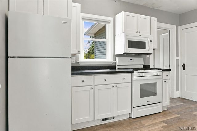 6467 Broadway Street, Lancaster, NY 14086