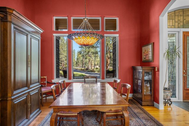 16923 Royal Coachman Drive, Sisters, OR 97759