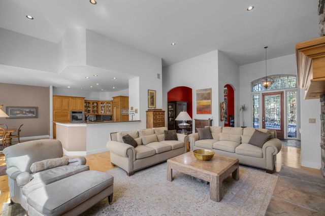 16923 Royal Coachman Drive, Sisters, OR 97759