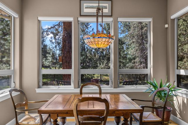 16923 Royal Coachman Drive, Sisters, OR 97759