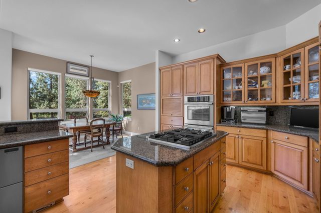 16923 Royal Coachman Drive, Sisters, OR 97759