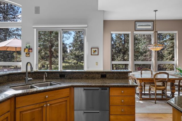 16923 Royal Coachman Drive, Sisters, OR 97759