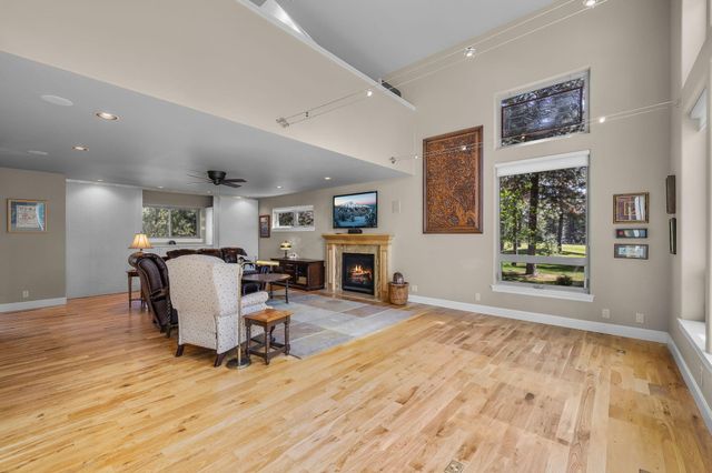 16923 Royal Coachman Drive, Sisters, OR 97759