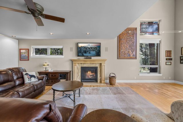 16923 Royal Coachman Drive, Sisters, OR 97759