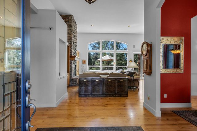 16923 Royal Coachman Drive, Sisters, OR 97759