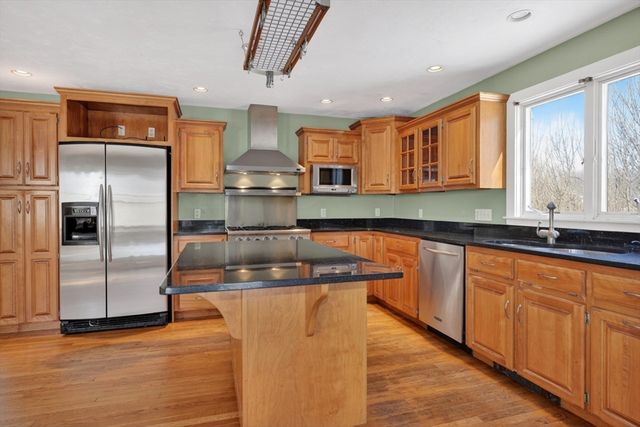 26 Mechanic St, Holliston, MA 01746