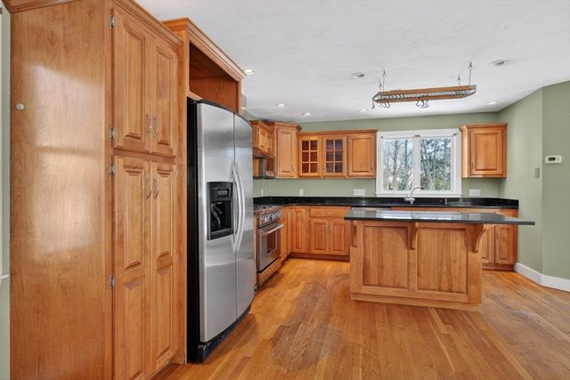 26 Mechanic St, Holliston, MA 01746