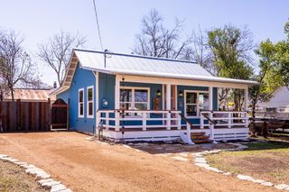 509 N Robinson Ave, Kerrville, TX 78028
