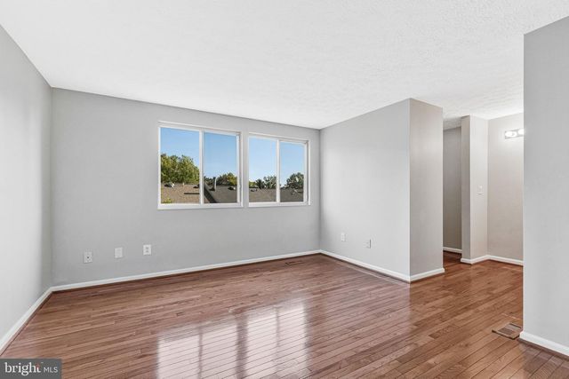 6365 GENERALS CT, Centreville, VA 20121