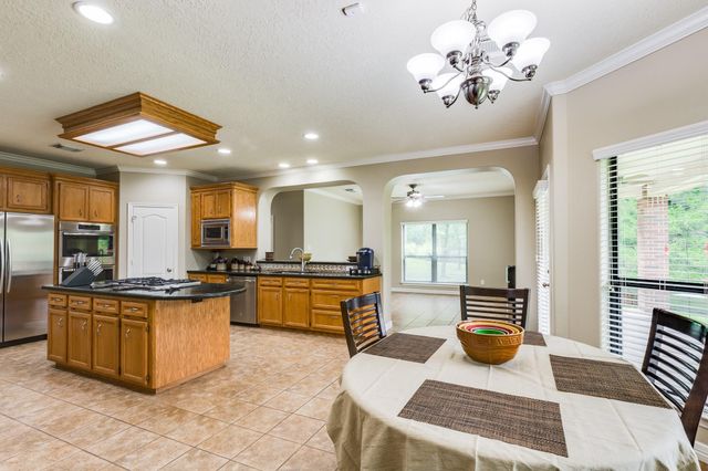 507 Oaks Grande Road, Baytown, TX 77523