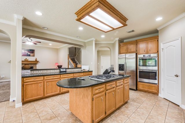 507 Oaks Grande Road, Baytown, TX 77523