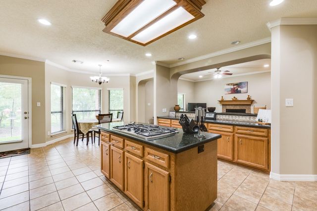 507 Oaks Grande Road, Baytown, TX 77523