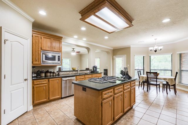 507 Oaks Grande Road, Baytown, TX 77523