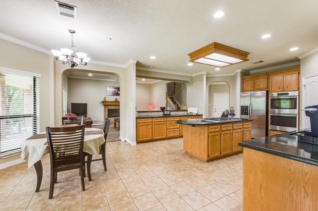 507 Oaks Grande Road, Baytown, TX 77523