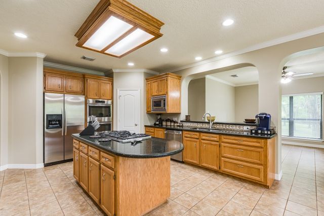 507 Oaks Grande Road, Baytown, TX 77523