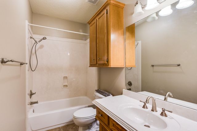 507 Oaks Grande Road, Baytown, TX 77523