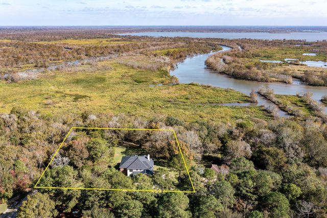 507 Oaks Grande Road, Baytown, TX 77523