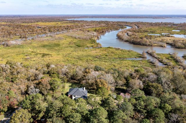 507 Oaks Grande Road, Baytown, TX 77523