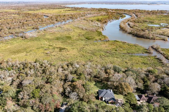 507 Oaks Grande Road, Baytown, TX 77523