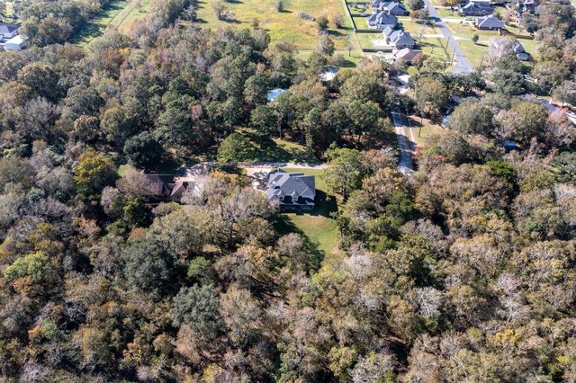 507 Oaks Grande Road, Baytown, TX 77523