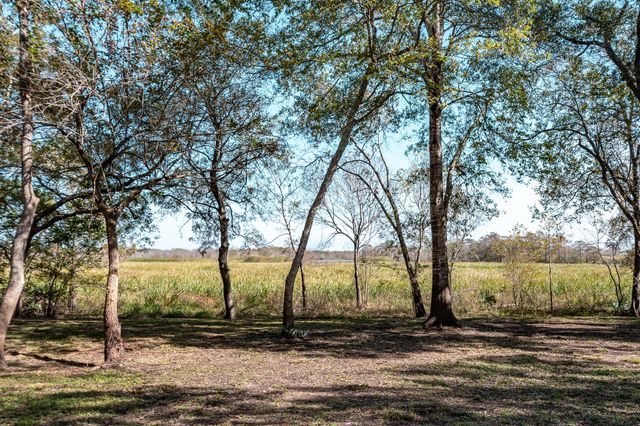 507 Oaks Grande Road, Baytown, TX 77523