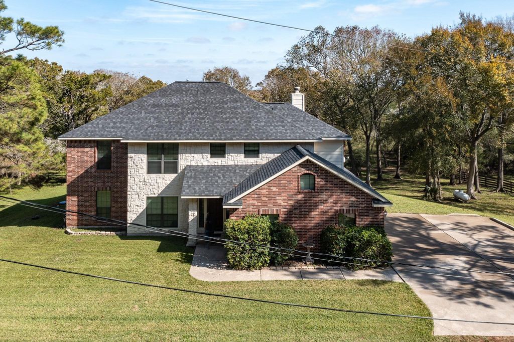 507 Oaks Grande Road, Baytown, TX 77523