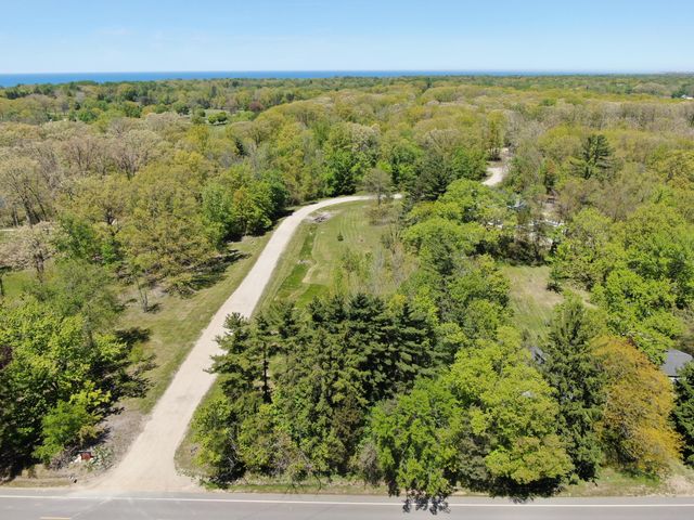 12 Meadowood Lane, Lakeside, MI 49116