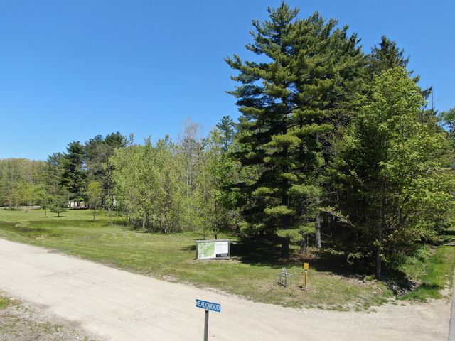 12 Meadowood Lane, Lakeside, MI 49116