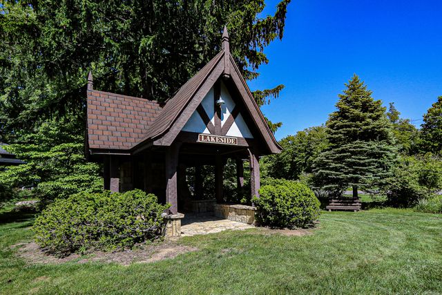 12 Meadowood Lane, Lakeside, MI 49116