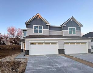 5419 Queens Dr NW, Rochester, MN 55901