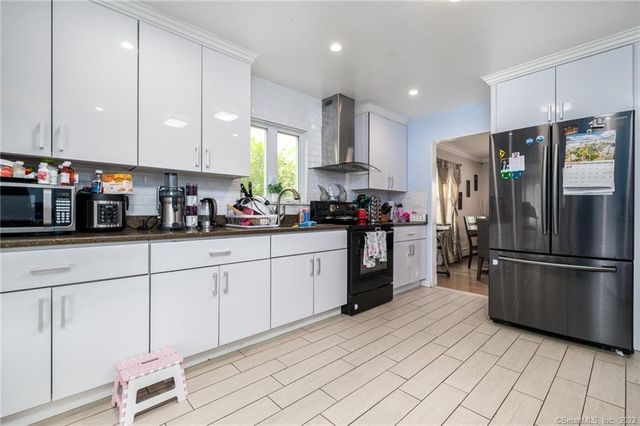 21 Hirsch Road, Stamford, CT 06905