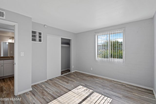 5570 E Hampton St Apt 220, Tucson, AZ 85712