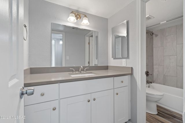 5570 E Hampton St Apt 220, Tucson, AZ 85712