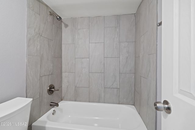 5570 E Hampton St Apt 220, Tucson, AZ 85712