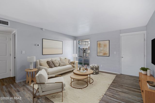 5570 E Hampton St Apt 220, Tucson, AZ 85712